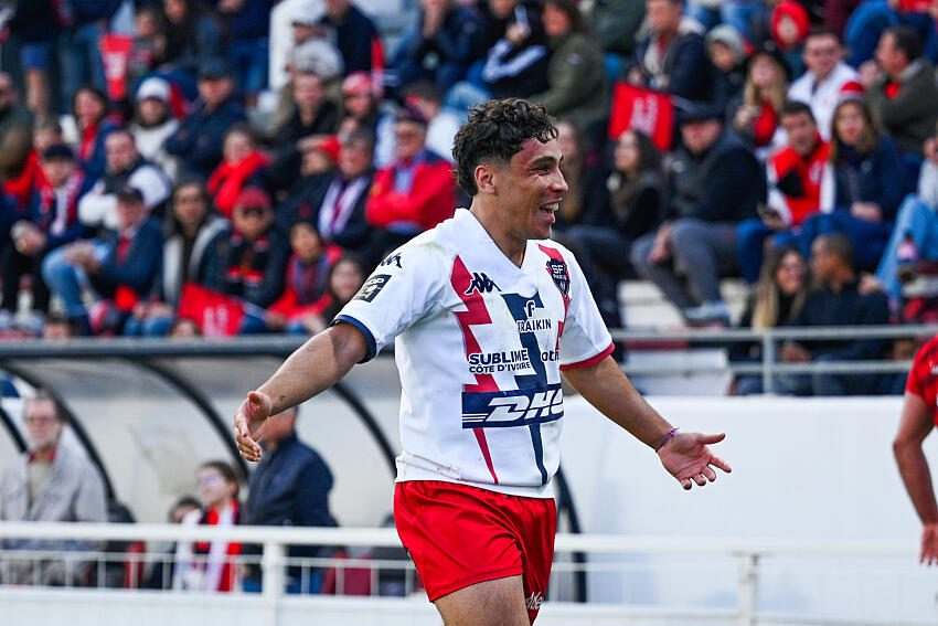 Motassi extends, Stade Français bank on their young gem