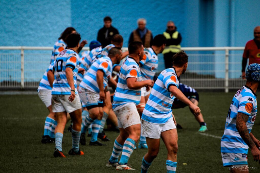 Rugby Club Baulois players regrouping during a match