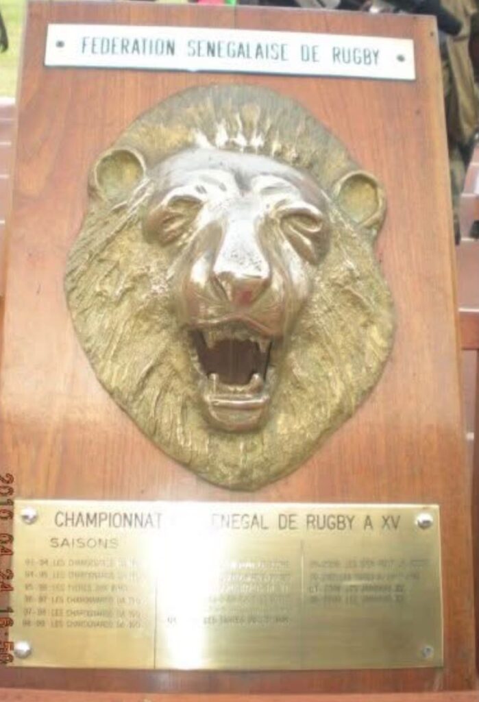 The Lion shield, trophy of the Senegalese rugby union championship: a bronze lion's head on a wooden base