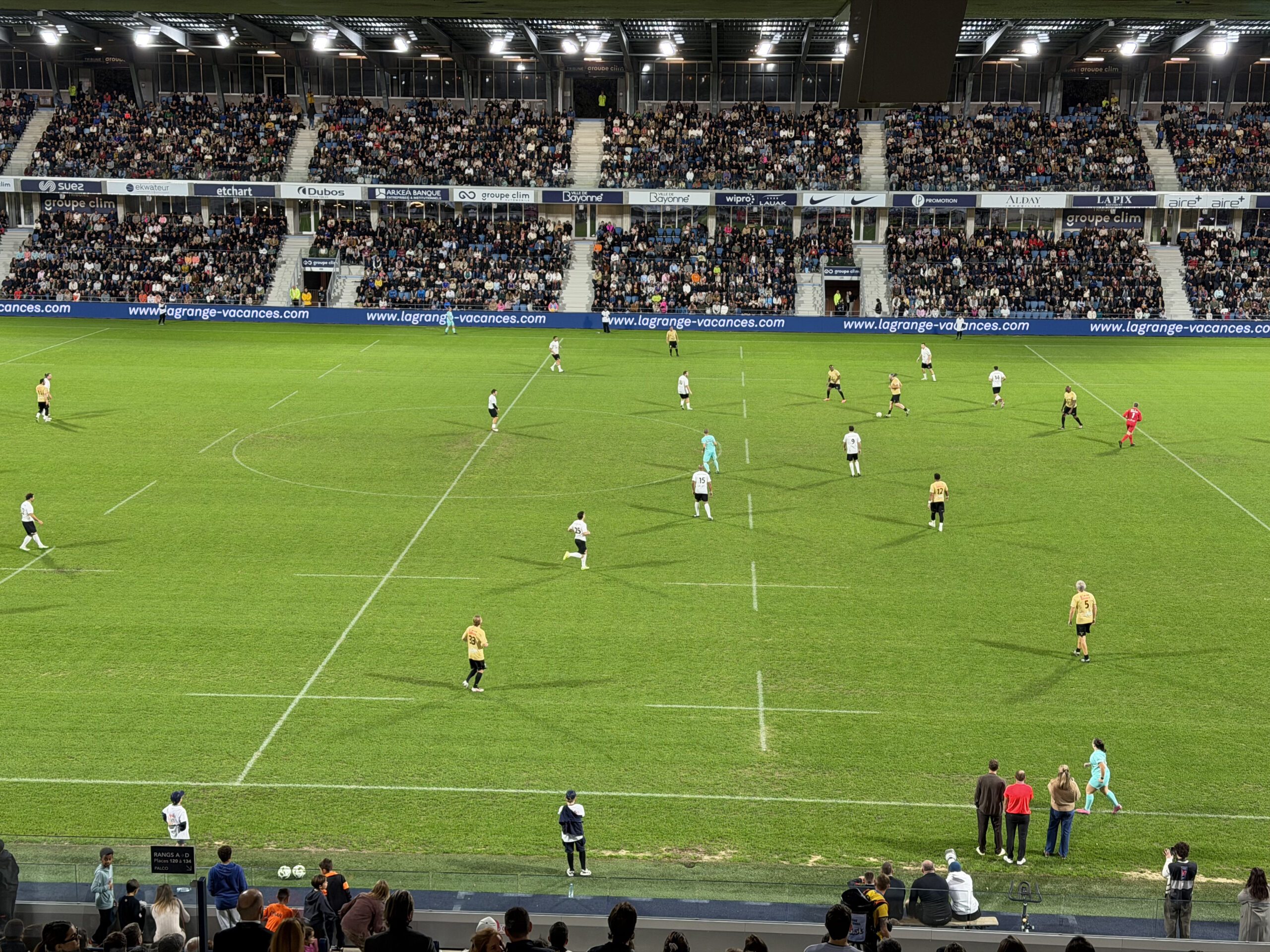 Coach Zidane, Payet on fire, the rock Chabal… The legends match set Bayonne alight