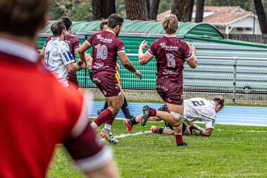 Thomas Bordes, Gujan-Mestras hooker and captain, ball in hand
