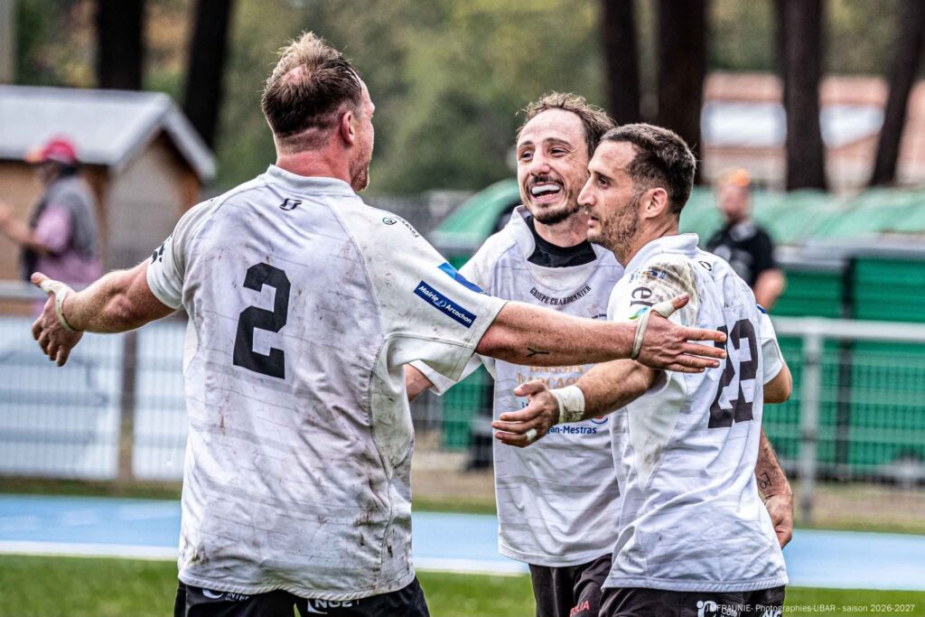 Gujan-Mestras players in a Fédérale 1 match
